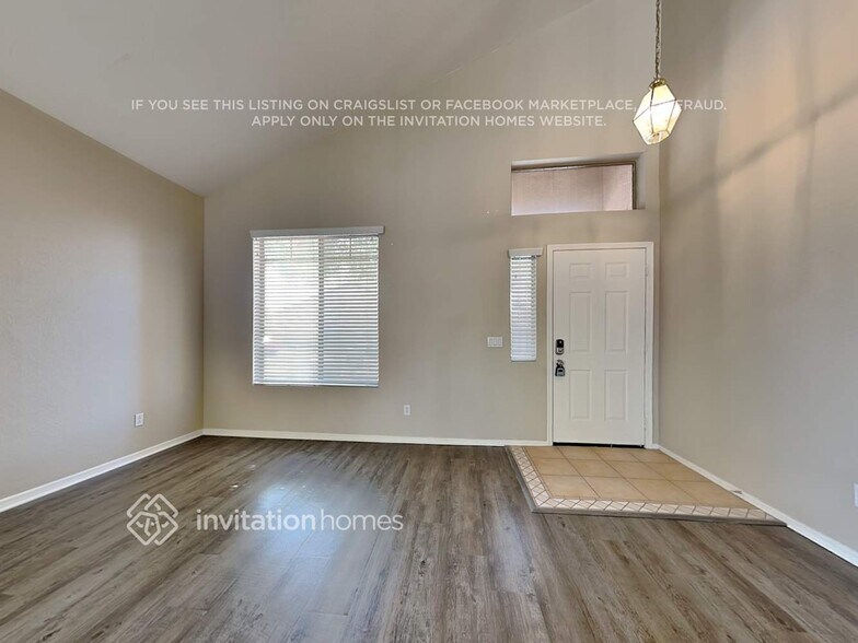 Building Photo - 3909 N 103rd Dr