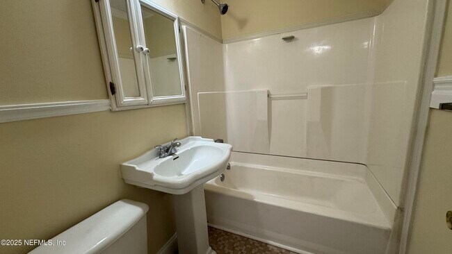 Building Photo - 2354 Leonid Rd