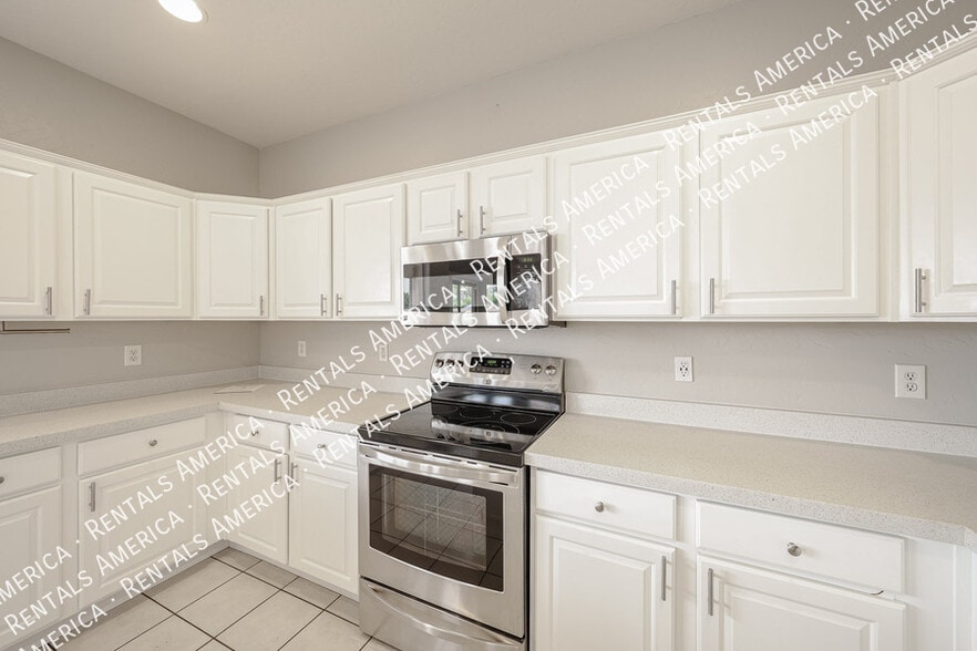 Building Photo - 14605 W Verde Ln