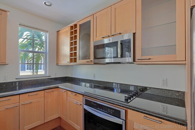 Building Photo - 343 Flamingo Dr