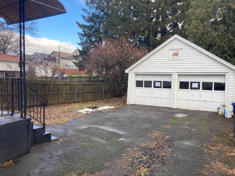 Building Photo - 305 Stafford Ave