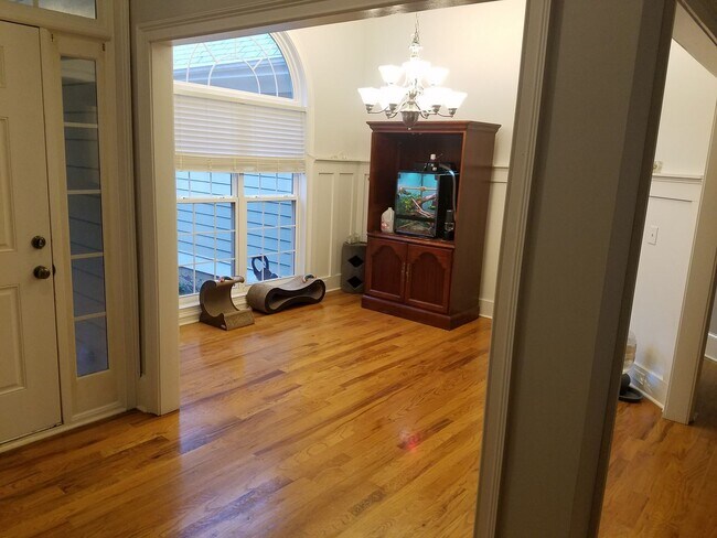 Building Photo - 281 E Creek Bend