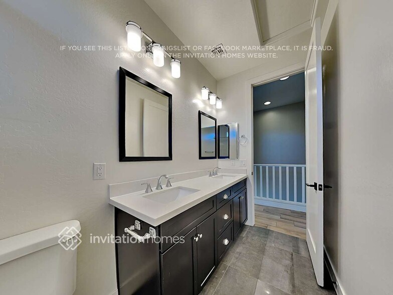 Building Photo - 16428 S 10th St