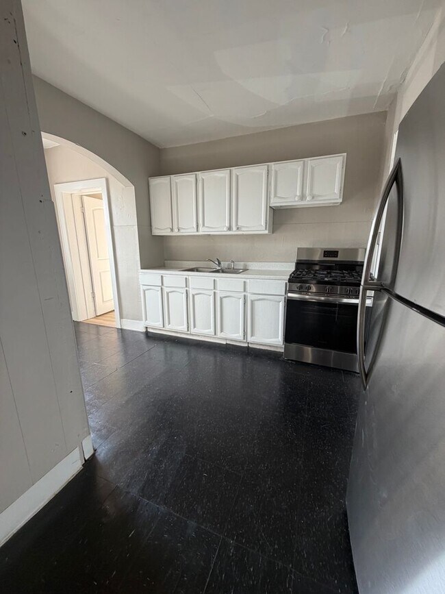 Building Photo - 2905 Madison Ave