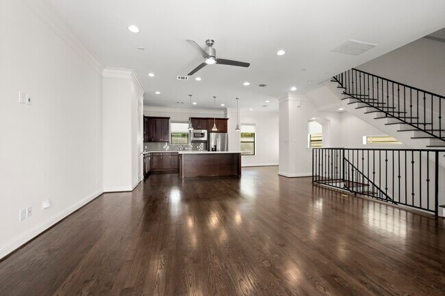 Building Photo - 742 W 24th St
