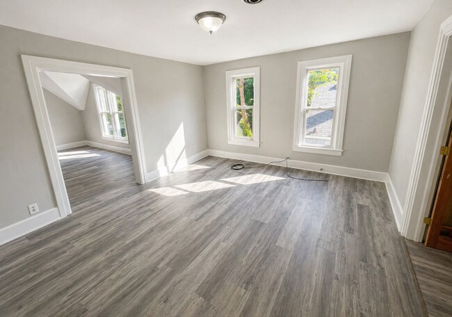 Building Photo - 811 Park St SW