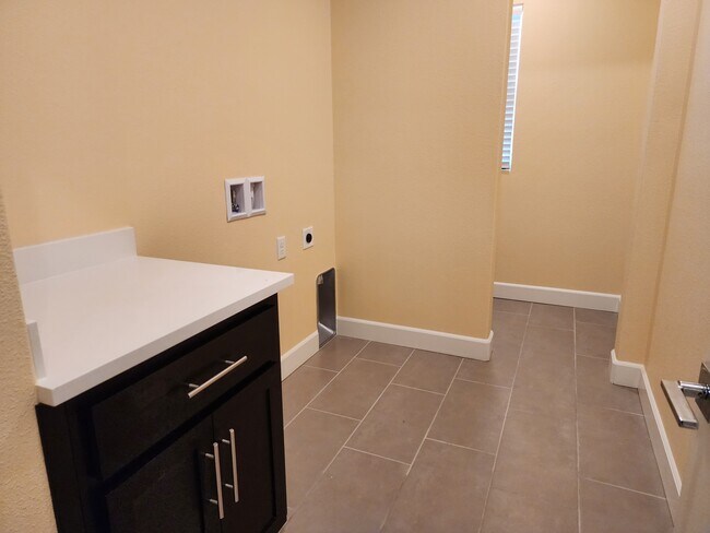 Laundry room - 2461 Coloma Ln