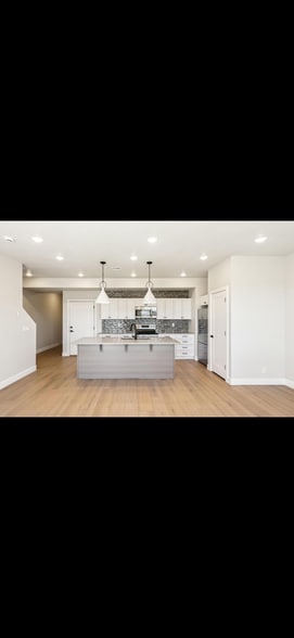 Building Photo - 3919 E Razor Dr