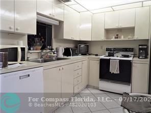 Building Photo - 2201 Lucaya Bend