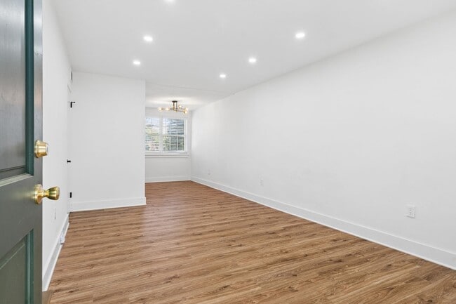 Building Photo - 55 Faris Cir