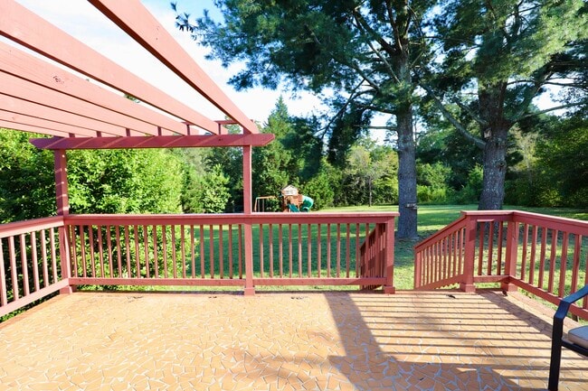 Building Photo - 549 Pringle Dr