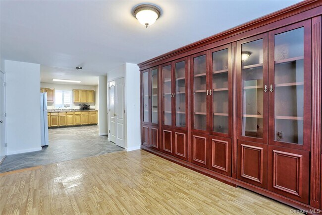 Building Photo - 160 Saddle River Rd