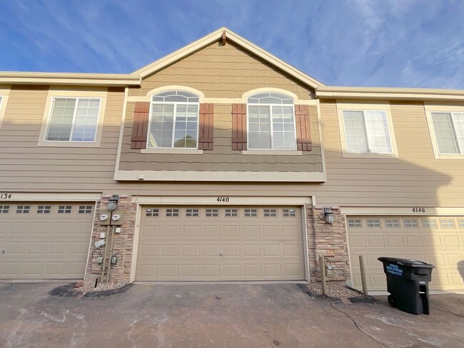 Building Photo - 3 Bedroom Townhome Available Near Dublin B...