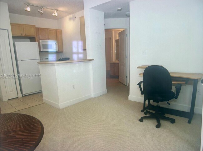 Building Photo - 6001 SW 70th St