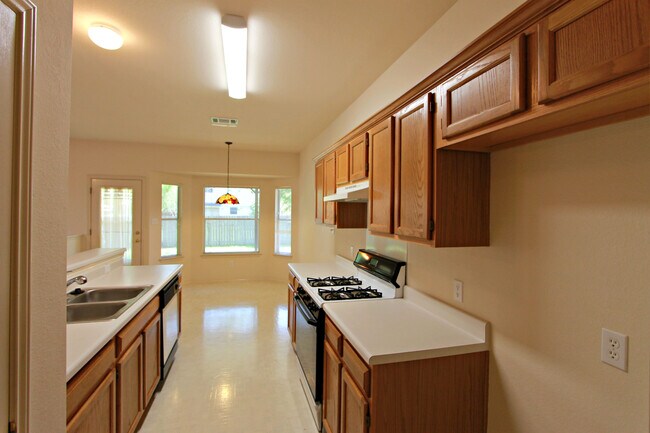 Building Photo - 3 Bedroom, 2 Bath Home in Cedar Park