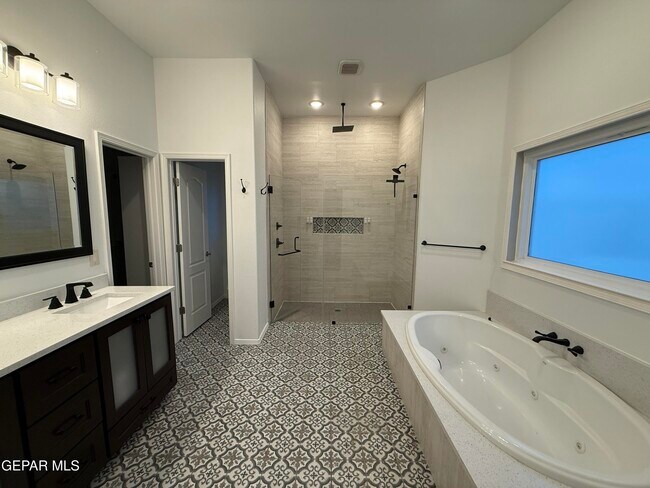 Building Photo - 1605 Playa Del Sol St