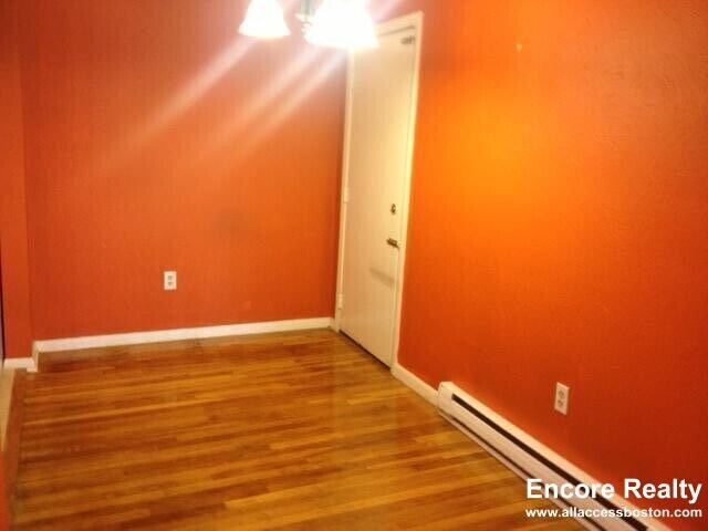 Building Photo - 8 Kittredge St