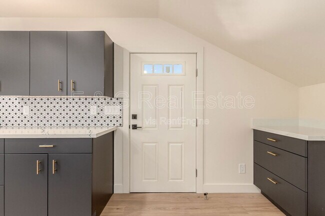 Building Photo - 125 N 11th Ave