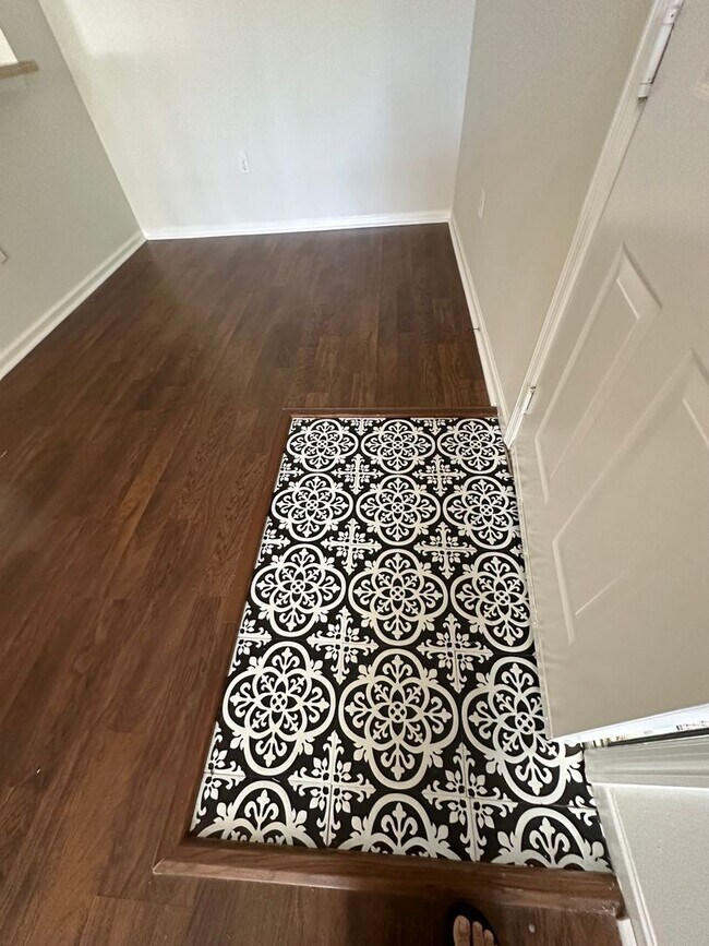 Building Photo - Second Floor 1/1 in Gated Palm Beach Gardens Community