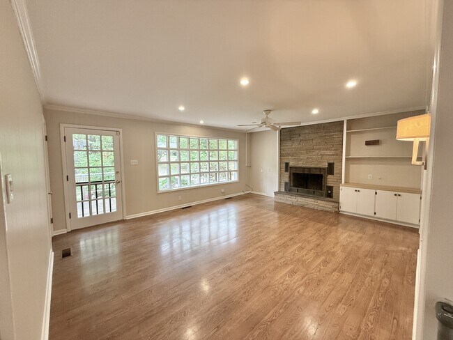 Building Photo - 102 Blueridge Pl