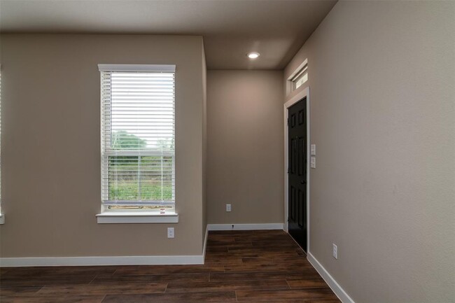 Building Photo - 600 Harvest Moon Dr