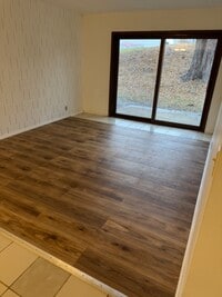 Building Photo - 4 Manor Dr