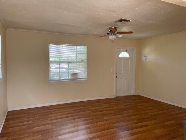 Building Photo - 1425 W 30th St