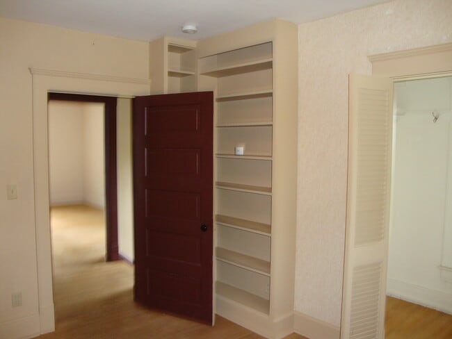 Building Photo - Walking Distance to St. Mary's Hospital an...