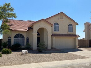 Building Photo - 3 Bedroom 2.5 Bathroom with a Pool in Gard...