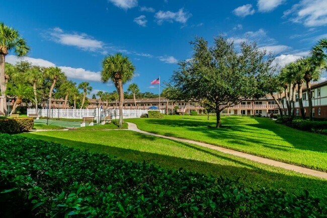 Building Photo - 650 Pinellas Point Dr S