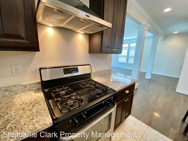Building Photo - 3 br, 3.5 bath House - 4450 Lookout Road #B