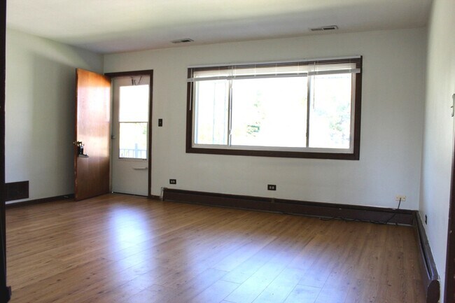 Building Photo - 321 South Ave