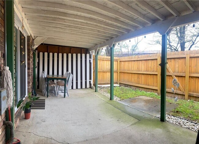 Building Photo - 1194 Ashborough Dr