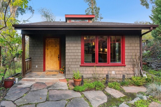 Building Photo - 385 Moraga Ave