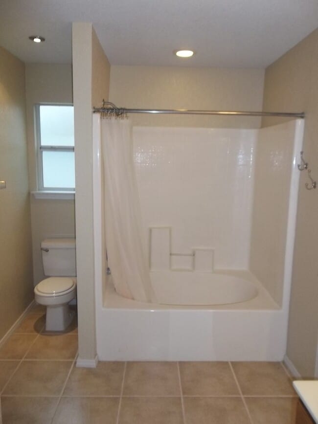 Building Photo - 3 BEDROOM, 2 BATH, BELTON ISD