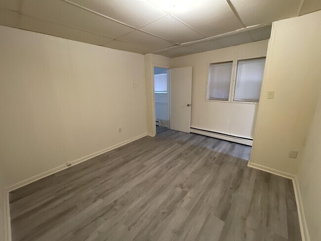 Building Photo - 122 W Market St