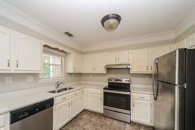 Building Photo - 6651 Elmore Woods Cove