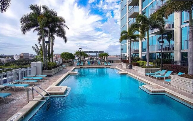 Building Photo - 777 N Ashley Dr