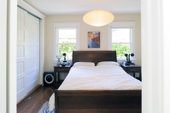 Bedroom - 1124 Manzanita St
