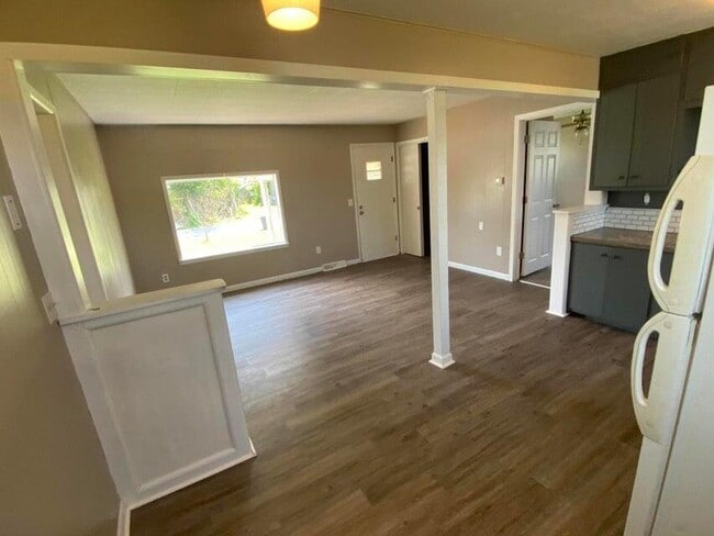 Building Photo - 114 E Russell St