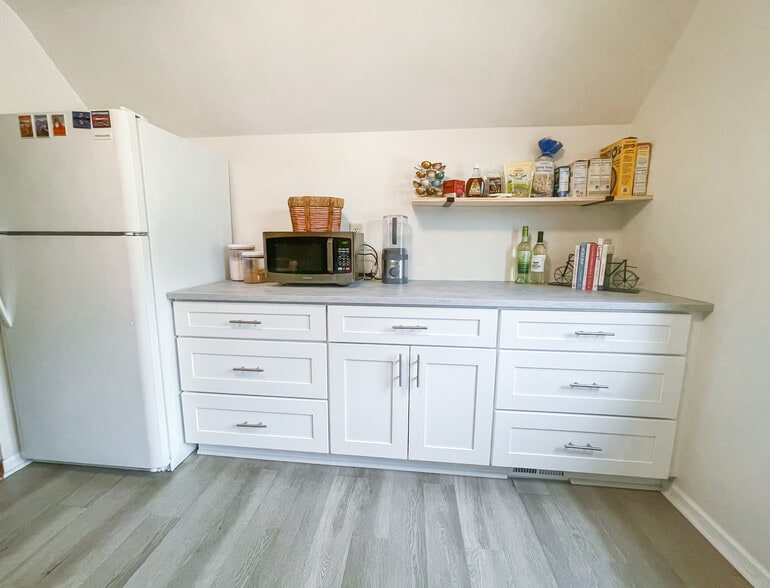 Kitchen 3 - 139 S 72nd St