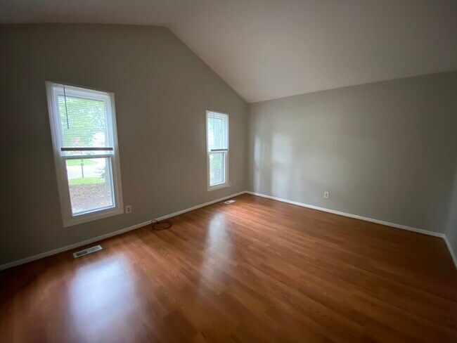 Building Photo - NOW OFFERING FIRST FULL MONTH FREE IF MOVE...