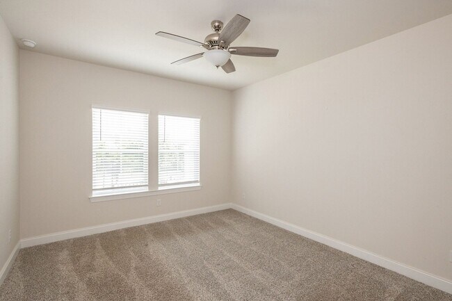 Building Photo - 204 Douglas Bend Rd