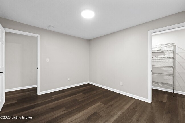 Building Photo - 1112 E Burnett Ave