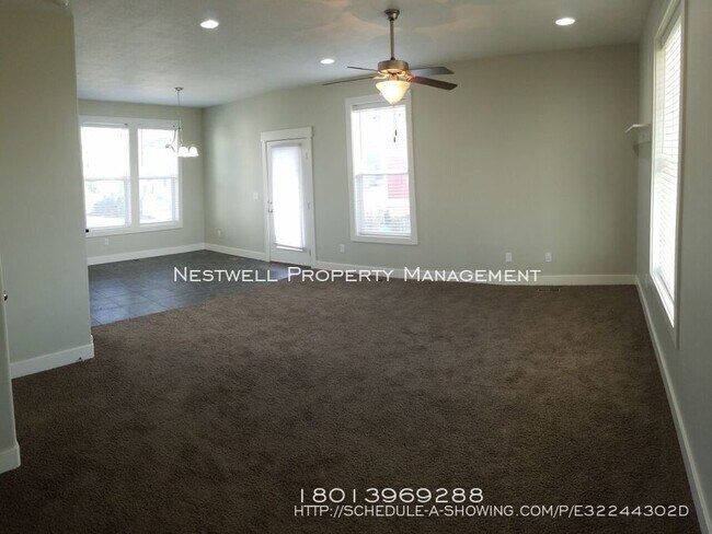 Building Photo - Light and Bright Daybreak 4 Bedroom
