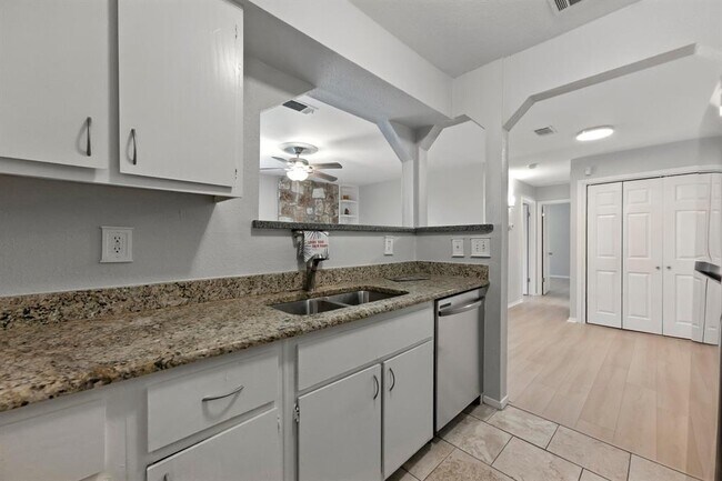 Building Photo - 6903 Deatonhill Dr