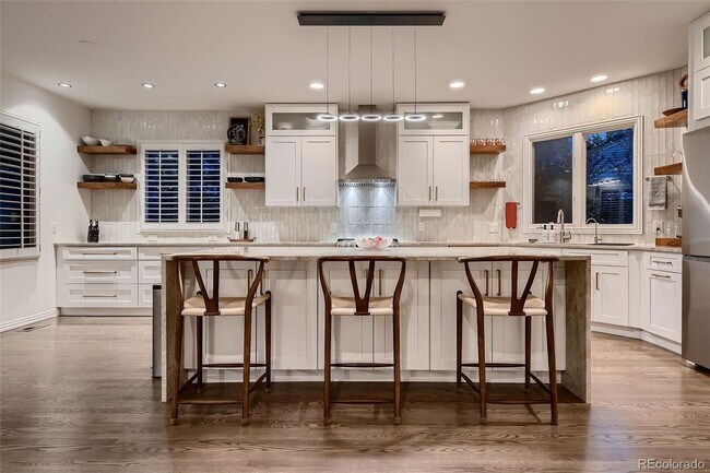 Building Photo - Extravagant home with lots to offer!