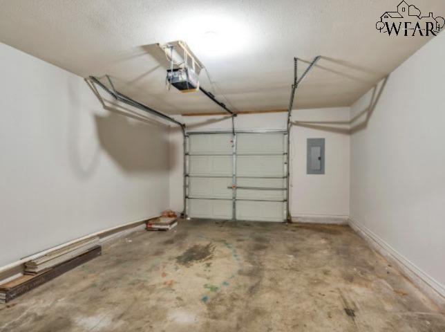 Building Photo - 3037 Cunningham Dr