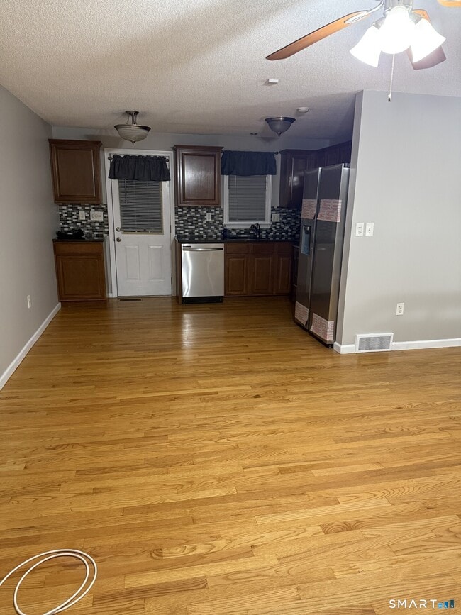 Building Photo - 65 Hitchcock Dr