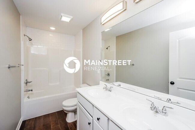 Building Photo - 3 Bedroom Pet-Friendly Home in Jeffersonville, IN with Main Street Renewal